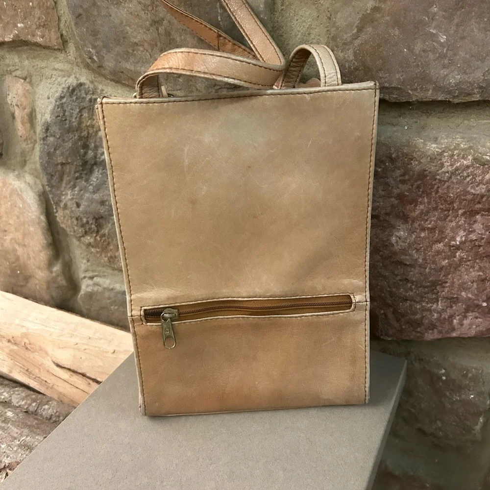 Vintage Bag Classic Tan Men's Messenger Bag By HOBO InternationalGreat Shape